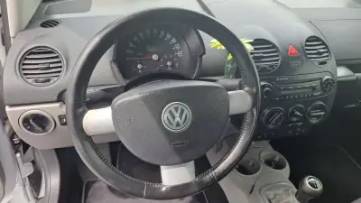 Volkswagen New Beetle Cabriolet 2004 - 9890 EUR, 127830 km - AUTO.MOTO.pt - 127830km - foto 42 de 48