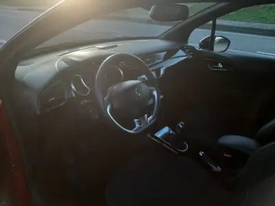 Citroën DS3 2010 - 8900 EUR, 175200 km - AUTO.MOTO.pt - 175200km - foto 14 de 47