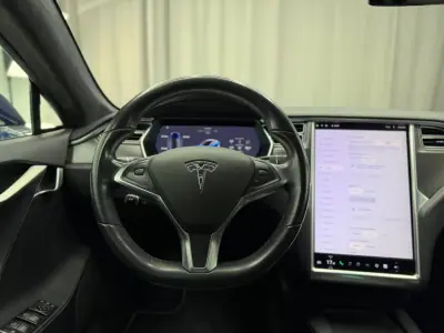 Tesla Model S 2018 - 19500 EUR, 260000 km - AUTO.MOTO.pt - 260000km - foto 17 de 23