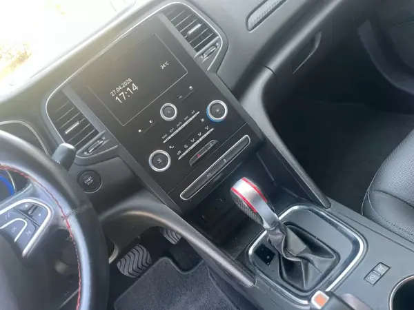 Renault Mégane 2017 - 15500 EUR, 164000 km - AUTO.MOTO.pt - 164000km - foto 4 de 8