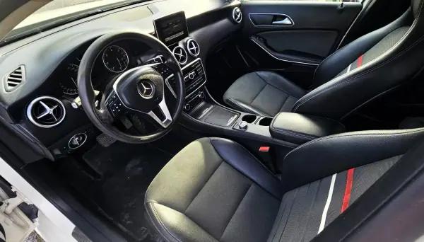 Mercedes-Benz A 160 2015 - 16500 EUR, 137000 km - AUTO.MOTO.pt - 137000km - foto 13 de 24
