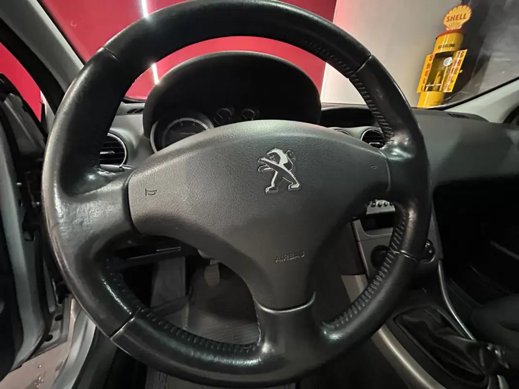 Peugeot 308 2011 - 5250 EUR, 262746 km - 262746km - foto 10 de 17