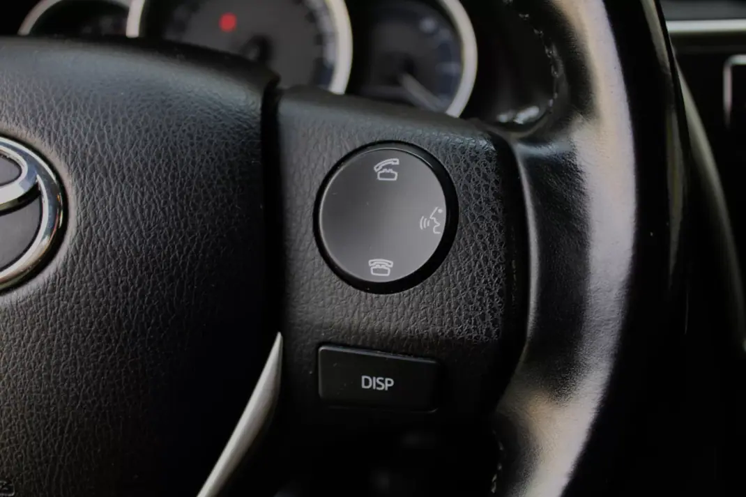 Toyota Auris 2012 - 11500 EUR, 179433 km - AUTO.MOTO.pt - 179433km - foto 19 de 34