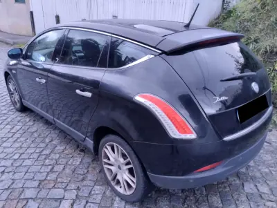 Lancia Delta 2008 - 3450 EUR, 220000 km - AUTO.MOTO.pt - 220000km - foto 5 de 22