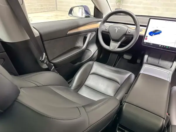 Tesla Model 3 2021 - 27950 EUR, 58905 km - AUTO.MOTO.pt - 58905km - foto 13 de 55