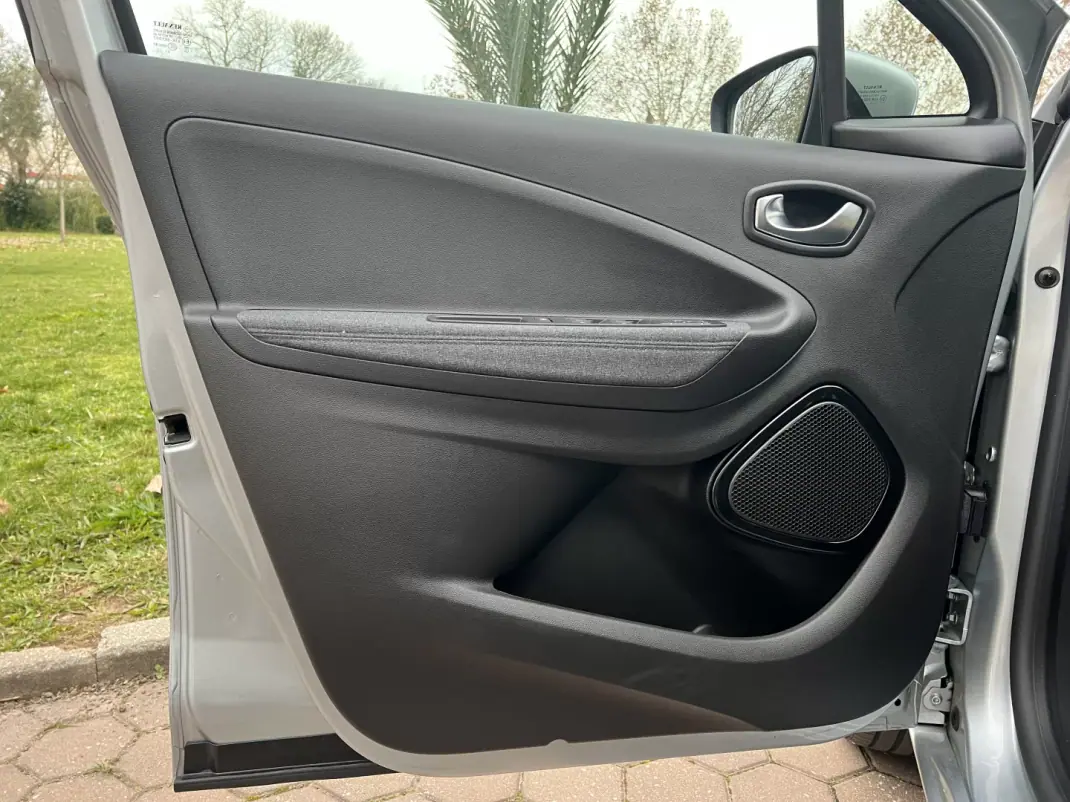 Renault Zoe 2021 - 14965 EUR, 25000 km - 25000km - foto 14 de 46