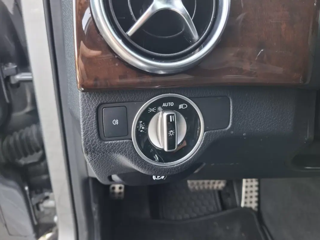 Mercedes-Benz GLK 250 2014 - 22500 EUR, 139500 km - AUTO.MOTO.pt - 139500km - foto 18 de 32