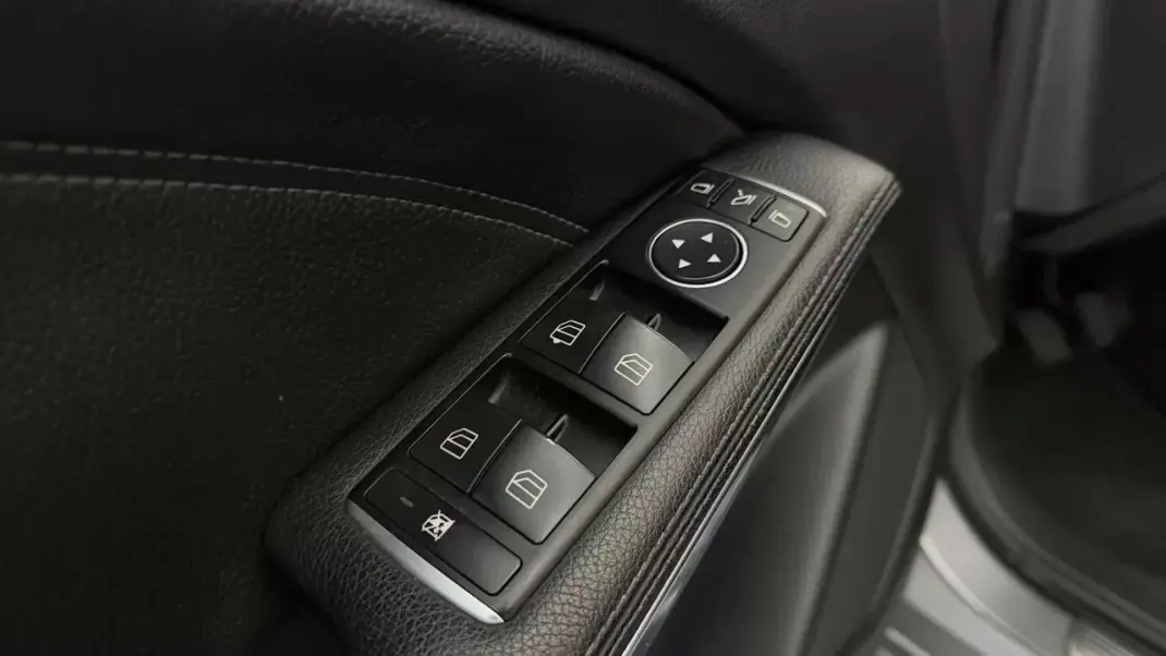 Mercedes-Benz A 180 2013 - 12990 EUR, 237399 km - AUTO.MOTO.pt - 237399km - foto 22 de 28