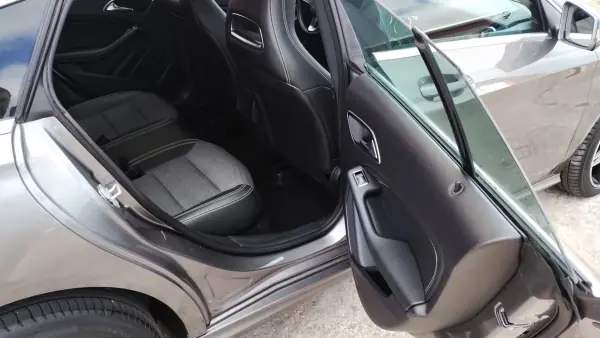 Mercedes-Benz CLA 180 2016 - 16950 EUR, 176000 km - AUTO.MOTO.pt - 176000km - foto 17 de 32