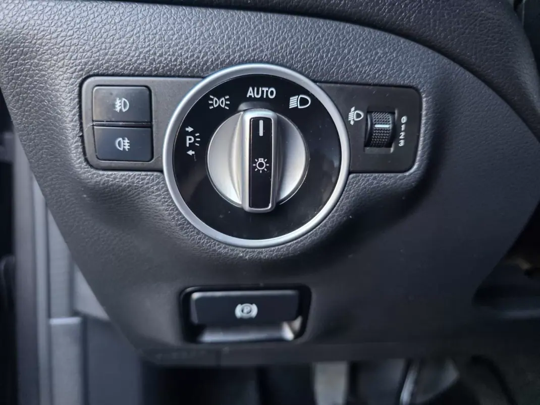 Mercedes-Benz CLA 180 2014 - 17990 EUR, 134000 km - AUTO.MOTO.pt - 134000km - foto 14 de 34