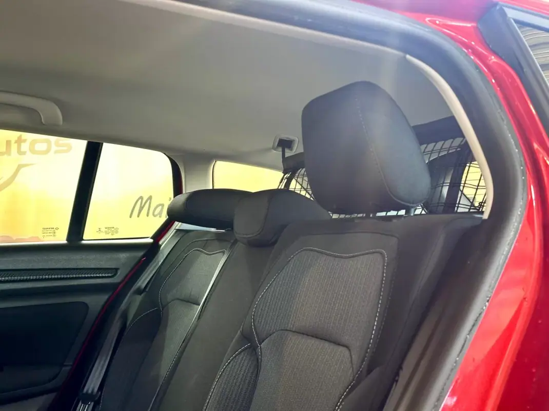 Renault Mégane Sport Tourer 2018 - 14900 EUR, 110134 km - AUTO.MOTO.pt - 110134km - foto 13 de 27
