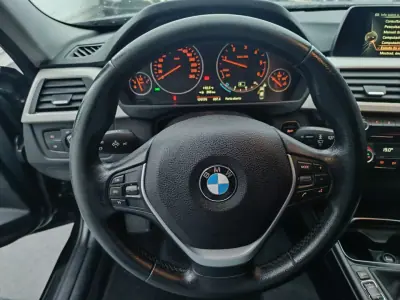 BMW 318 2016 - 16900 EUR, 170176 km - AUTO.MOTO.pt - 170176km - foto 25 de 30
