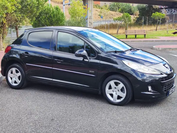 Peugeot 207 2011 - 5480 EUR, 219000 km - AUTO.MOTO.pt - 219000km - foto 5 de 38