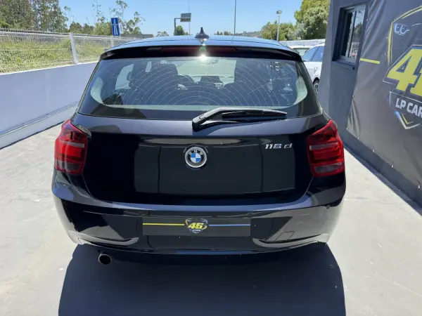 BMW 116 2012 - 10500 EUR, 220000 km - AUTO.MOTO.pt - 220000km - foto 6 de 19