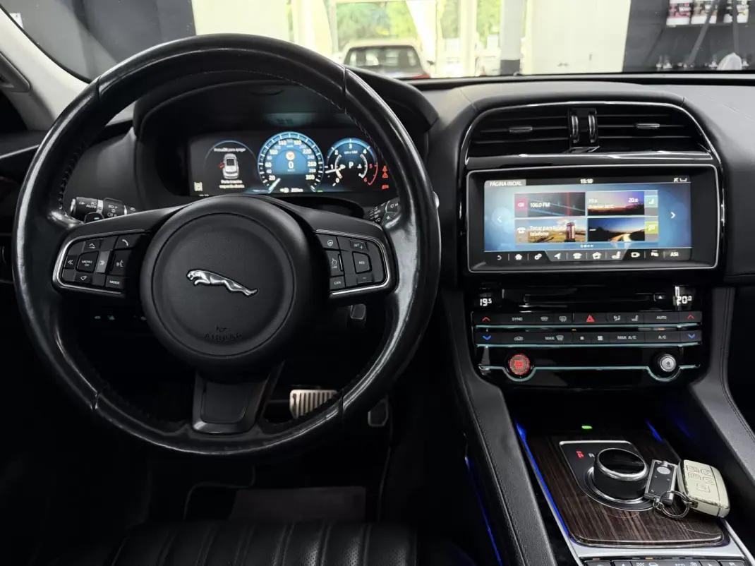 Jaguar F-Pace 2017 - 27950 EUR, 141687 km - 141687km - foto 24 de 48
