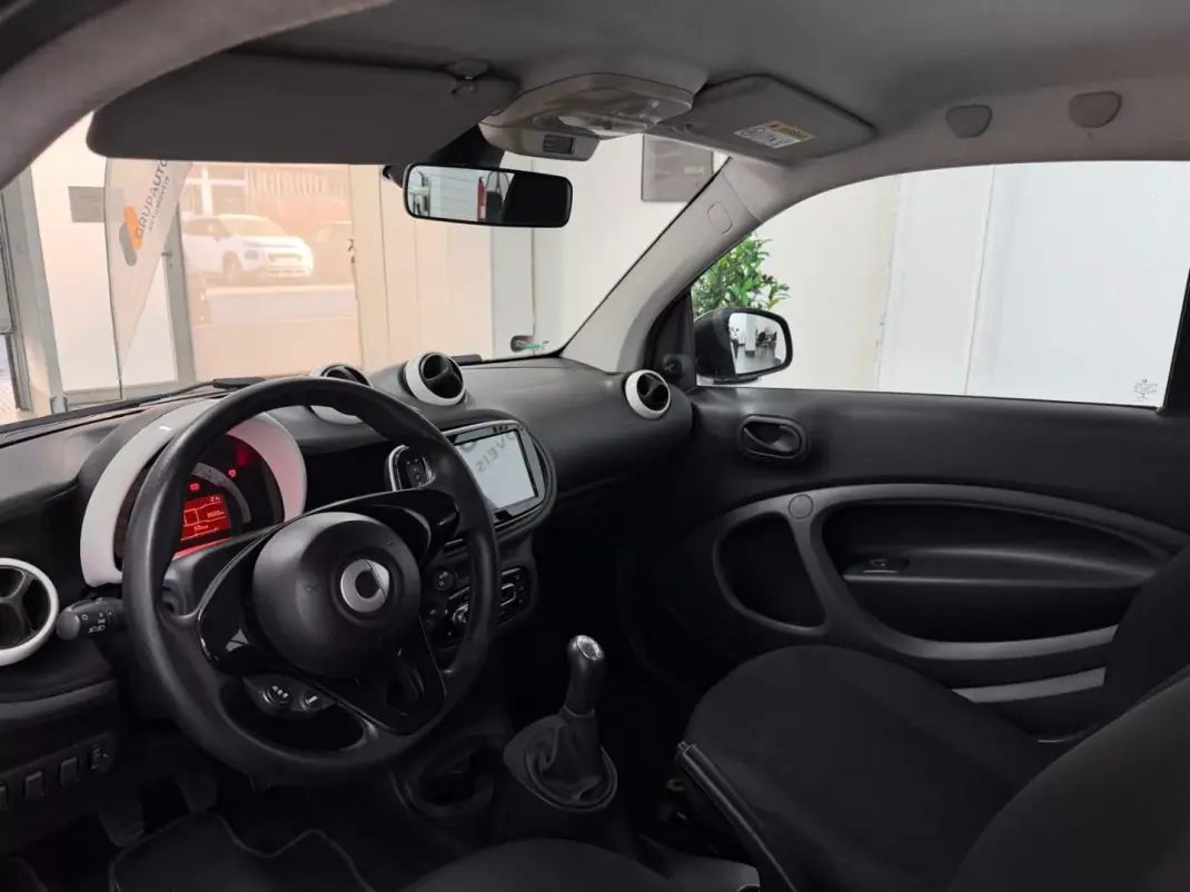 Smart ForTwo Coupé 2016 - 8990 EUR, 106408 km - AUTO.MOTO.pt - 106408km - foto 9 de 14