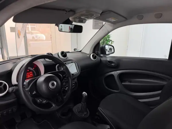 Smart ForTwo Coupé 2016 - 8990 EUR, 106408 km - AUTO.MOTO.pt - 106408km - foto 9 de 14
