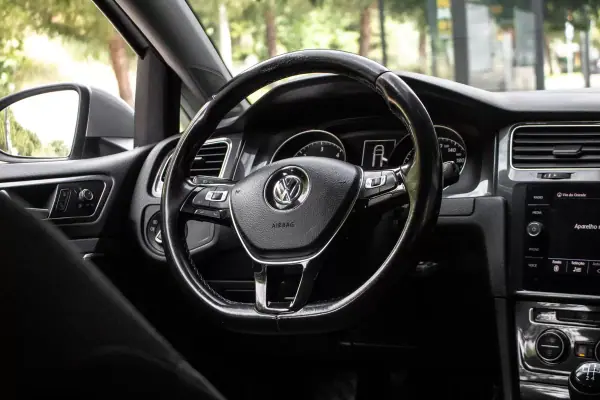 Volkswagen Golf Variant 2018 - 10750 EUR, 320319 km - AUTO.MOTO.pt - 320319km - foto 30 de 39