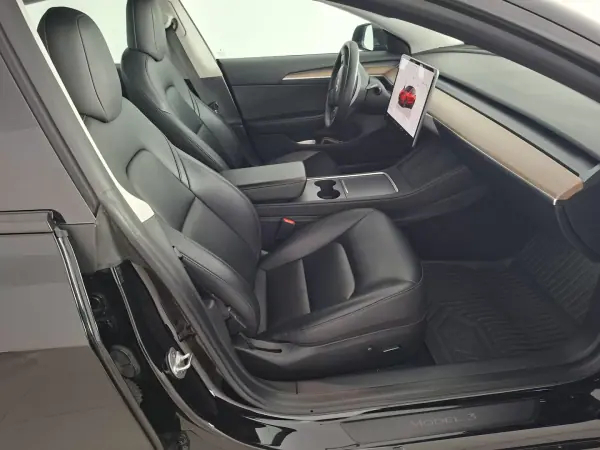 Tesla Model 3 2023 - 31900 EUR, 69700 km - AUTO.MOTO.pt - 69700km - foto 8 de 13
