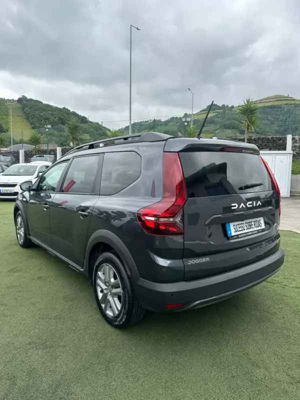 Dacia Jogger 2023 - 20990 EUR, 29799 km - AUTO.MOTO.pt - 29799km - foto 8 de 15
