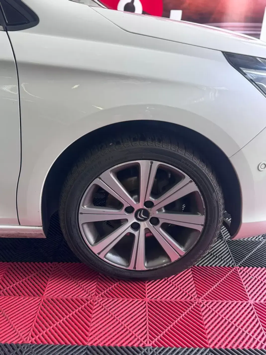 Citroën C4 2017 - 9900 EUR, 156000 km - AUTO.MOTO.pt - 156000km - foto 8 de 13