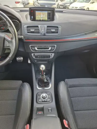 Renault Mégane Sport Tourer 2014 - 11500 EUR, 130900 km - AUTO.MOTO.pt - 130900km - foto 17 de 28