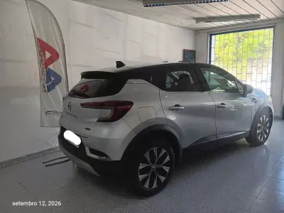 Renault Captur 2023 - 22500 EUR, 80445 km - foto 2 de 21