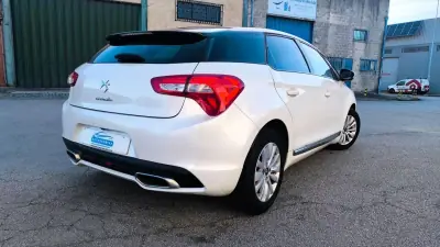 Citroën DS5 2015 - 10900 EUR, 175000 km - AUTO.MOTO.pt - 175000km - foto 4 de 17