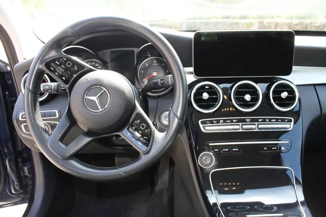 Mercedes-Benz C 300 2020 - 28990 EUR, 128000 km - AUTO.MOTO.pt - 128000km - foto 19 de 36