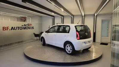 Volkswagen Cross Up! 2013 - 7750 EUR, 154338 km - AUTO.MOTO.pt - 154338km - foto 3 de 47