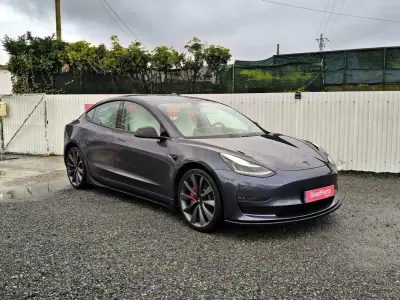 Tesla Model 3 2020 - 30400 EUR, 105371 km - AUTO.MOTO.pt - 105371km - foto 8 de 26