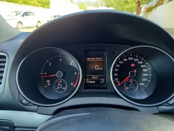 Volkswagen Golf 2010 - 8490 EUR, 178000 km - AUTO.MOTO.pt - 178000km - foto 15 de 18
