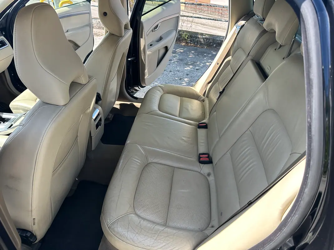 Volvo V60 2013 - 6890 EUR, 240000 km - AUTO.MOTO.pt - 240000km - foto 6 de 19