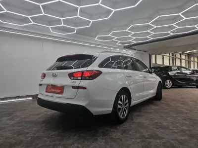 Hyundai i30 SW 2018 - 12950 EUR, 117053 km - AUTO.MOTO.pt - 117053km - foto 8 de 41