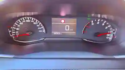 Peugeot 2008 2021 - 16000 EUR, 66552 km - 66552km - foto 5 de 12
