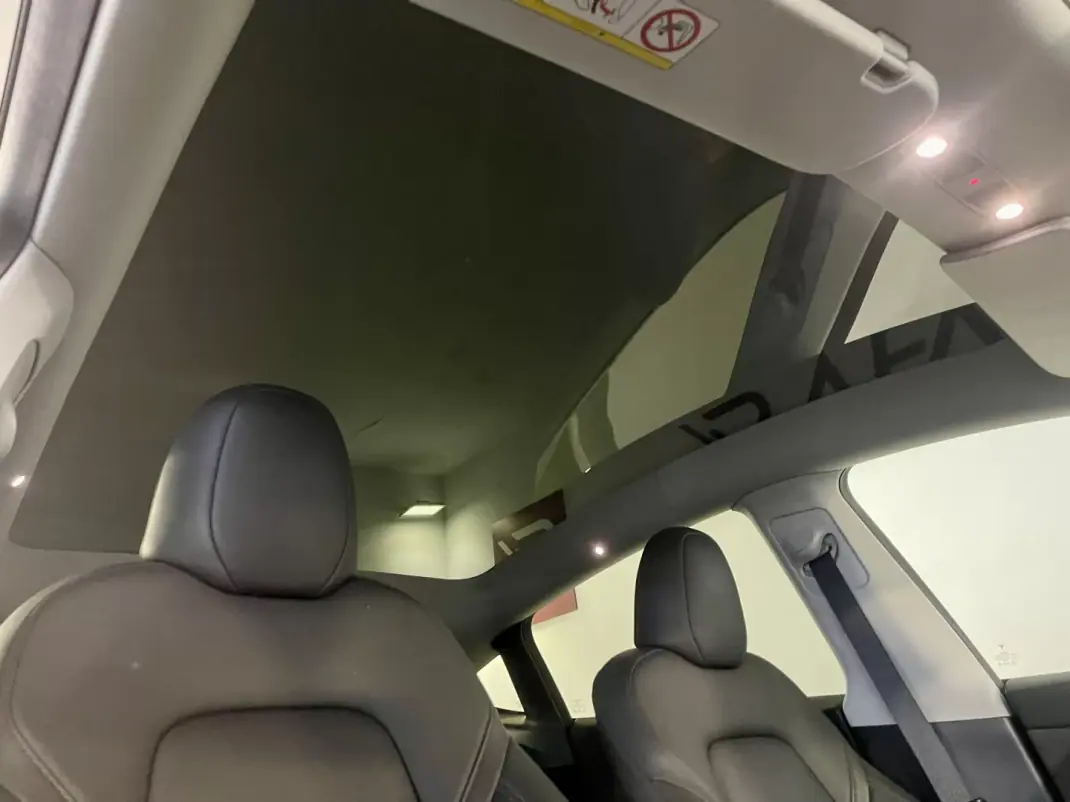 Tesla Model Y 2023 - 38900 EUR, 80000 km - 80000km - foto 36 de 38