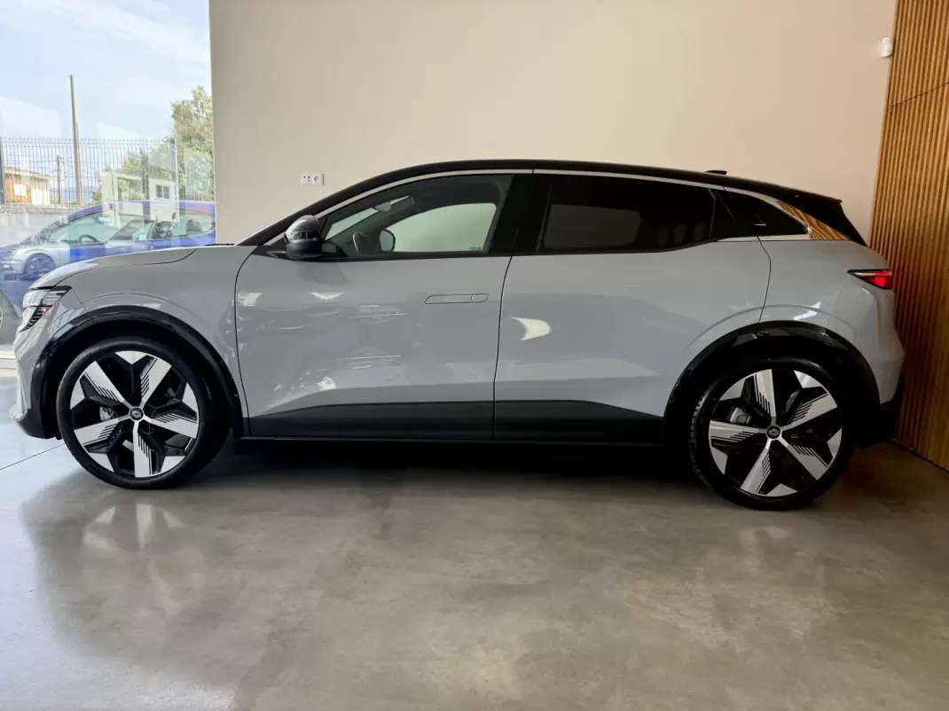 Renault Mégane E-Tech 2022 - 24999 EUR, 27000 km - AUTO.MOTO.pt - 27000km - foto 21 de 116