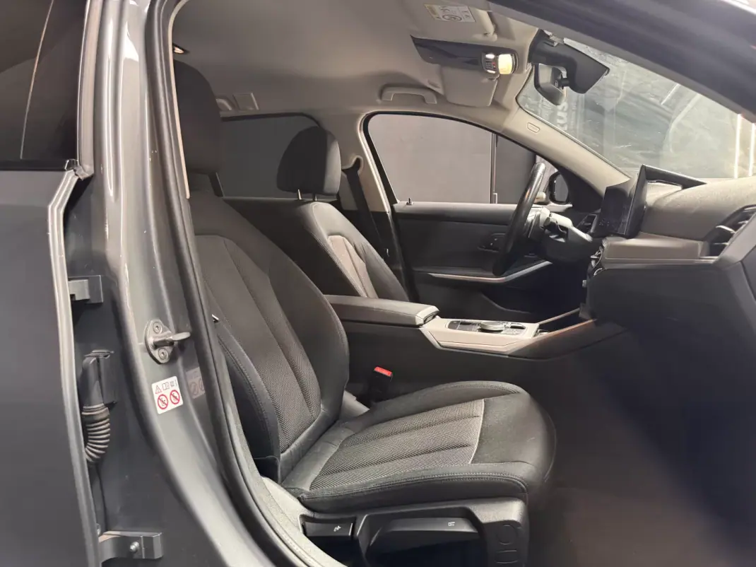 BMW 320 2023 - 31990 EUR, 75900 km - AUTO.MOTO.pt - 75900km - foto 35 de 36