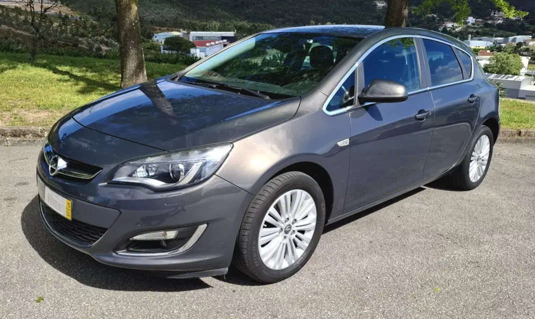 Opel Astra 2015 - 11500 EUR, 115000 km - AUTO.MOTO.pt - 115000km - foto 1 de 12