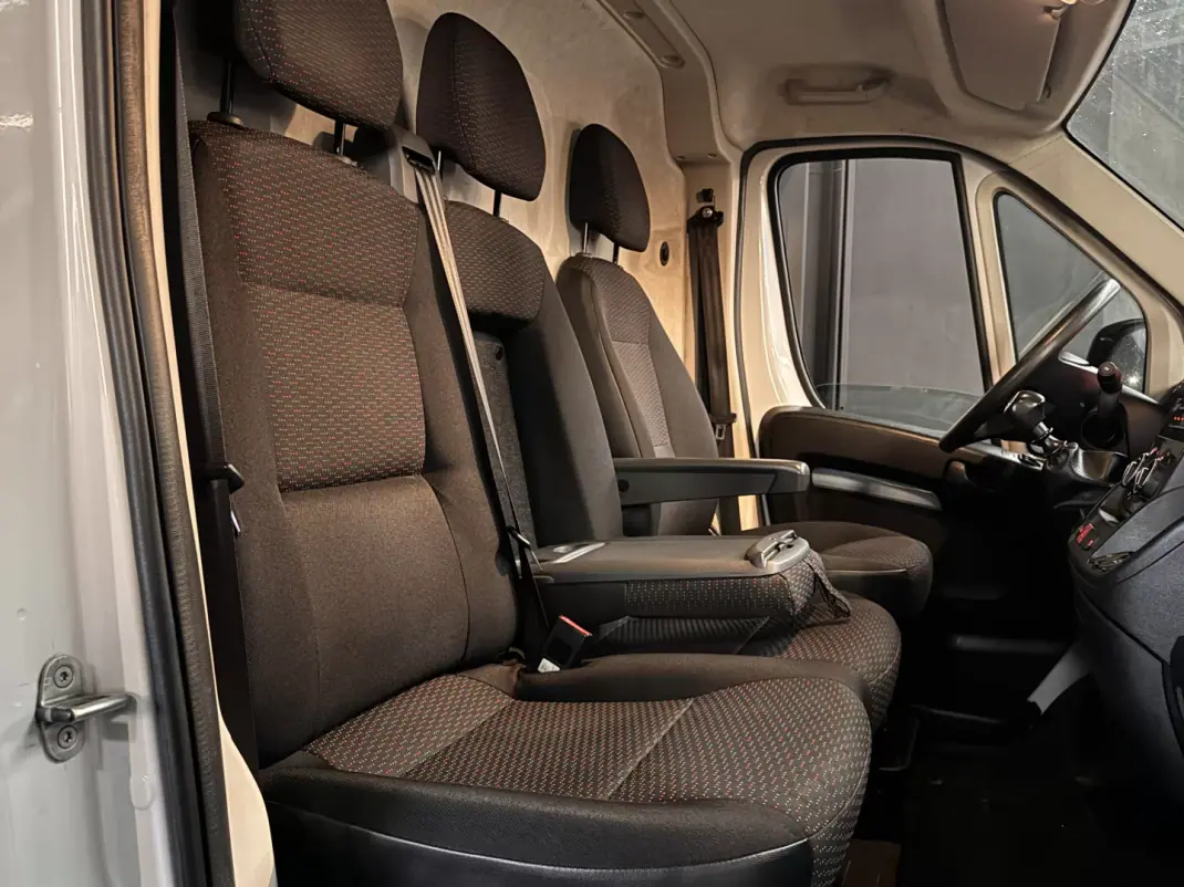 Peugeot Partner L2 caixa automática 130cv 2022 - 16990 EUR, 170100 km - AUTO.MOTO.pt - 170100km - foto 25 de 26