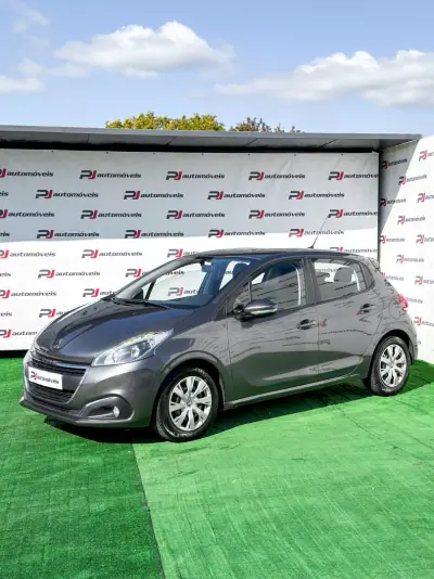 Peugeot 208 2017 — photo 2 of 21