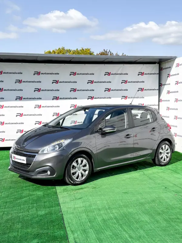 Peugeot 208 2017 — photo 2 of 21
