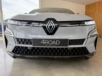 Renault Mégane E-Tech 2022 - 24999 EUR, 27000 km - AUTO.MOTO.pt - 27000km - foto 20 de 116