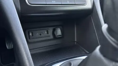 Renault Mégane Sport Tourer 2018 - 12999 EUR, 131021 km - AUTO.MOTO.pt - 131021km - foto 14 de 29