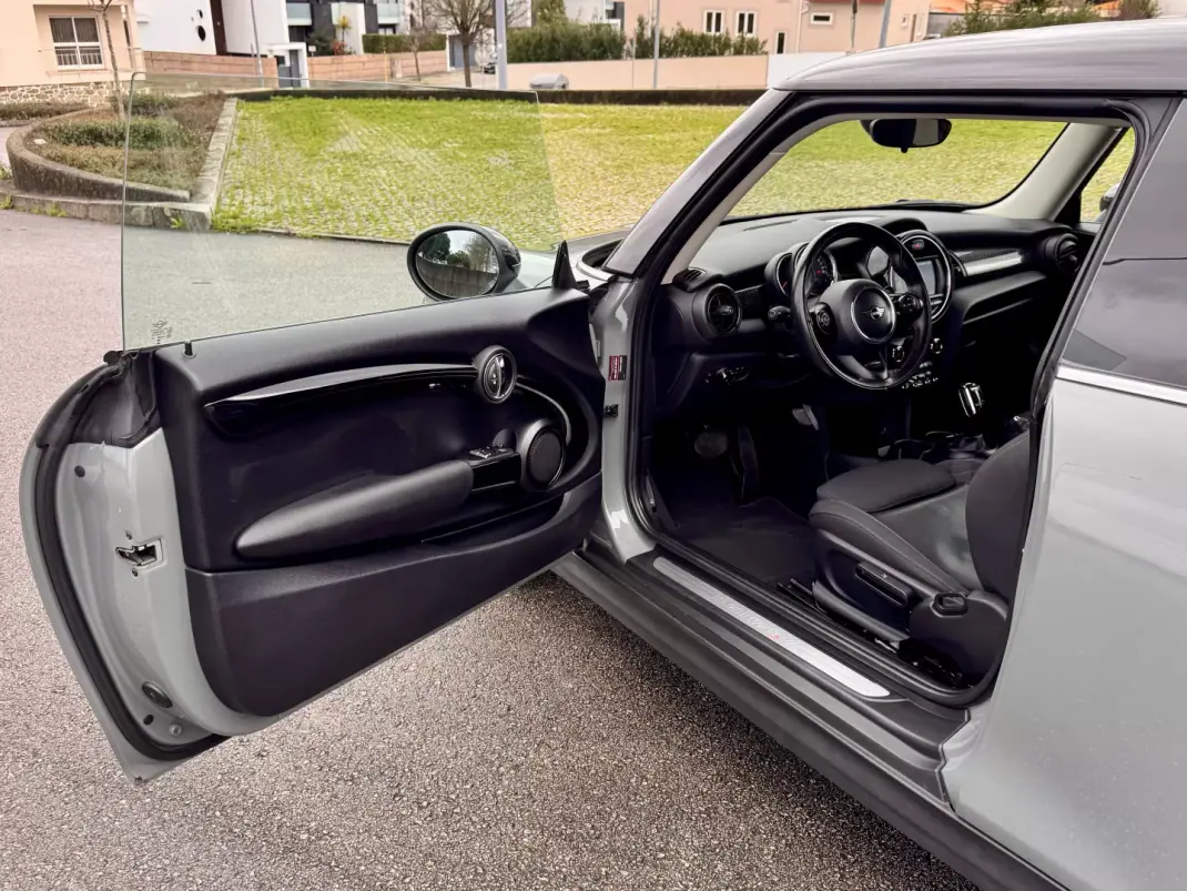 MINI Cooper 2018 - 21990 EUR, 165000 km - AUTO.MOTO.pt - 165000km - foto 14 de 31