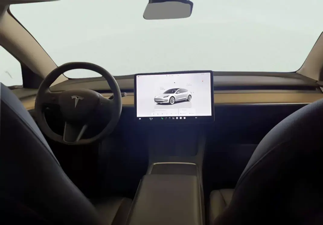 Tesla Model 3 2023 - 35900 EUR, 30450 km - 30450km - foto 9 de 15