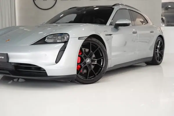 Porsche Taycan Sport Turismo 2024 - 74950 EUR, 55673 km - AUTO.MOTO.pt - 55673km - foto 2 de 57