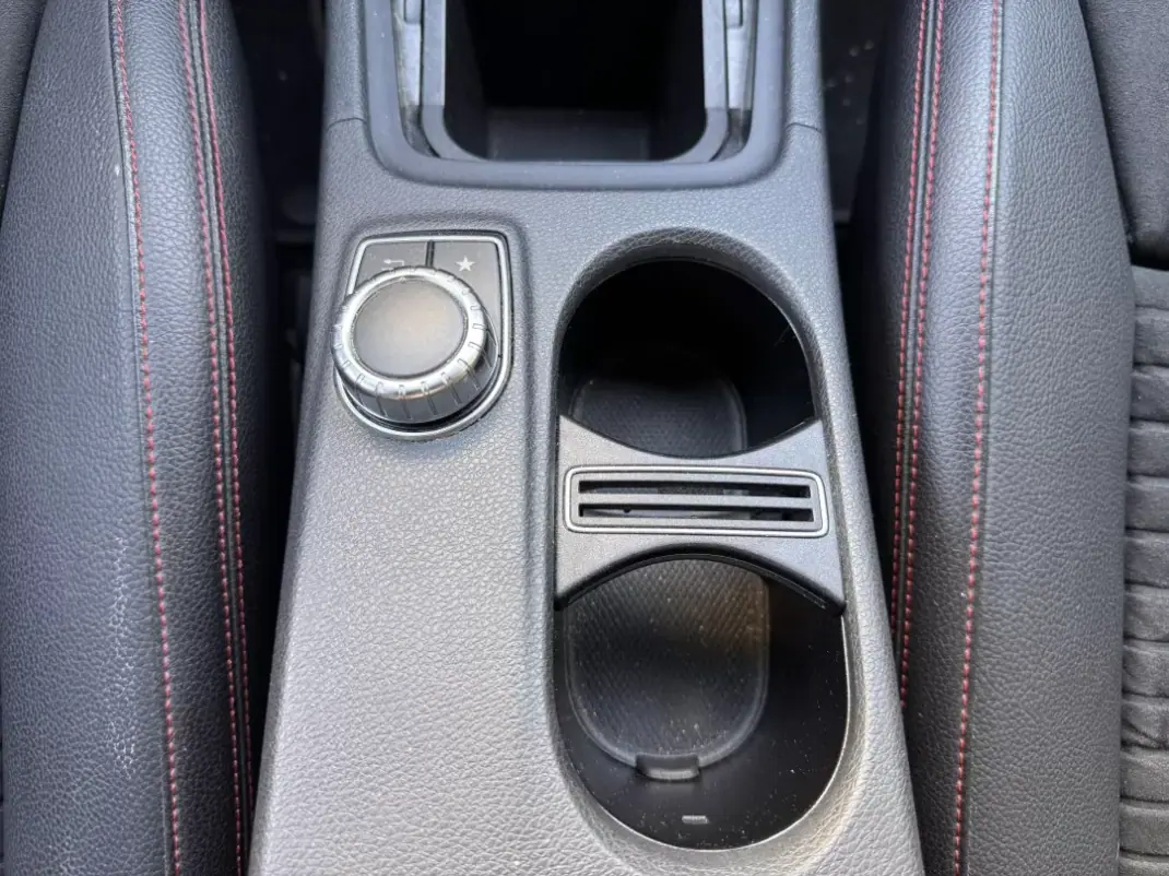 Mercedes-Benz CLA 180 2016 - 18900 EUR, 148405 km - AUTO.MOTO.pt - 148405km - foto 22 de 26