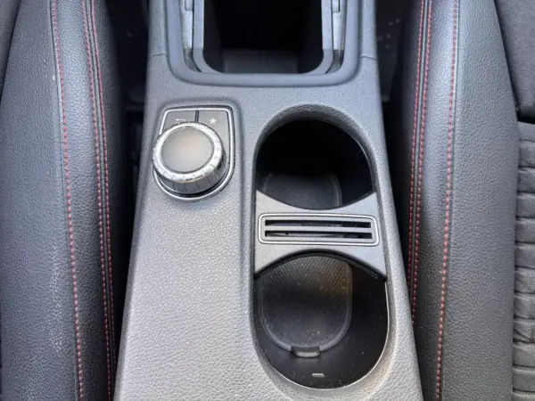 Mercedes-Benz CLA 180 2016 - 18900 EUR, 148405 km - AUTO.MOTO.pt - 148405km - foto 22 de 26