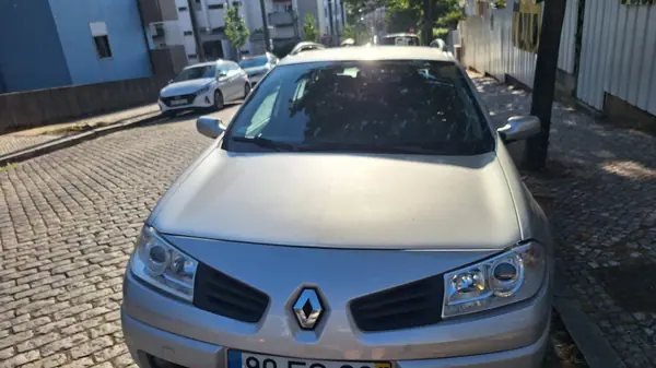 Renault Mégane 2007 - 2000 EUR, 318000 km - AUTO.MOTO.pt - 318000km - foto 4 de 9